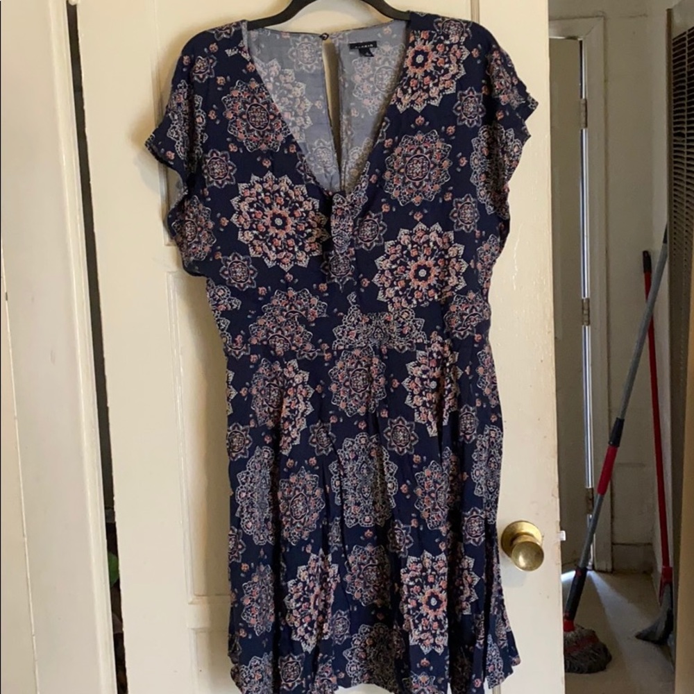 Toward navy dress